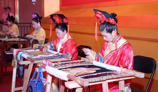民族记忆 魅力非遗满绣展在天津时代记忆馆开