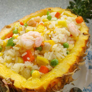 菠萝怎么做美食既简单还好吃 aca05085baa8a8f85ada6abd194ccfc5.jpg