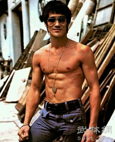 李小龙电击训练肌肉--驻马店新闻--驻马店广视网