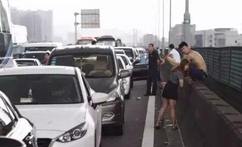 危险！有人在高速上干了这事，交警都吓一跳…还没出行的驻马店人必看！