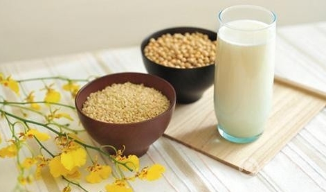 喝豆浆会引起胃酸吗 617376f9834777eff53b740728c2859f.jpg