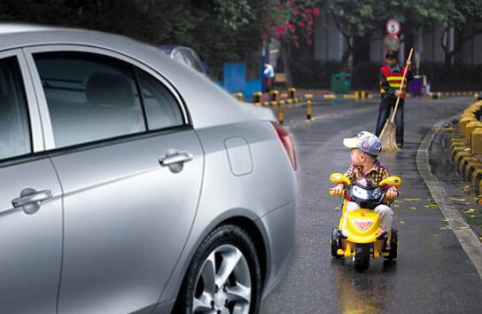 警醒！驻马店一男孩被压在汽车后轮下...这些汽车盲区真的很可怕！