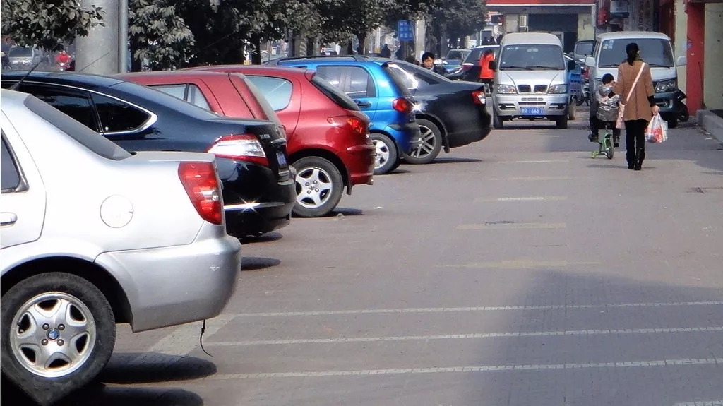 提醒！驻马店这7条路路内停车位将被取消！千万别再停了！