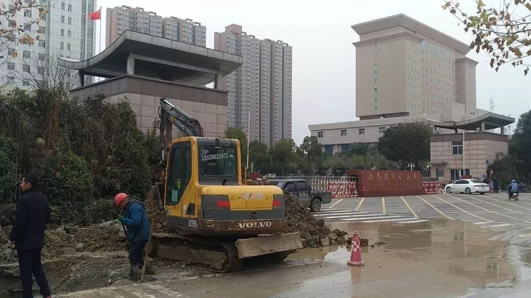 800毫米供水管爆裂！驻马店这些地方停水！预计明早恢复供水