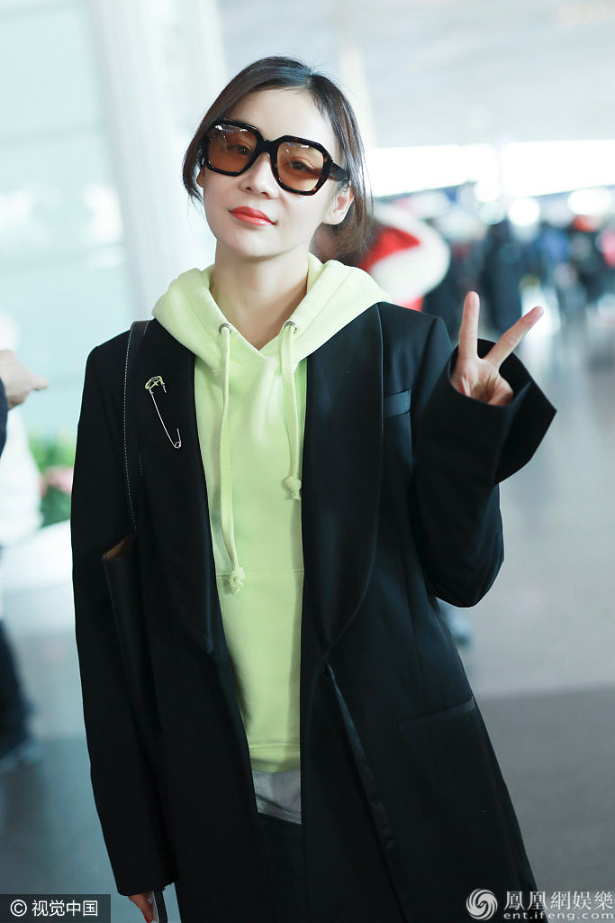 袁姗姗在节目里和钱峰相亲引热议 见镜头后友