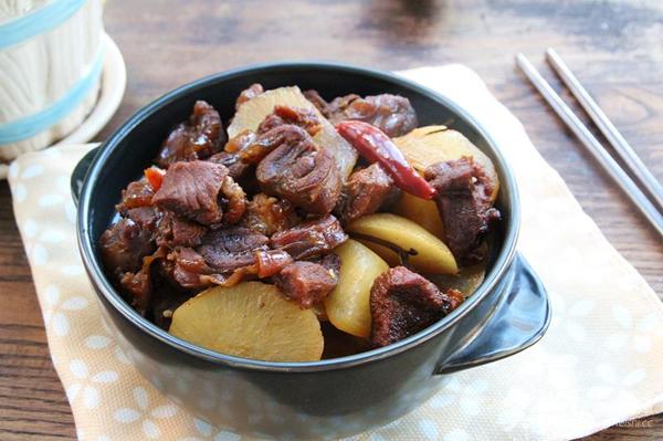 一点红萝卜烧肉的做法 9de1d9c8c534b564c8f135f7a69e0998.jpg