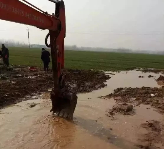 最新消息！驻马店水管爆裂！供水时间还将延迟...附现场视频