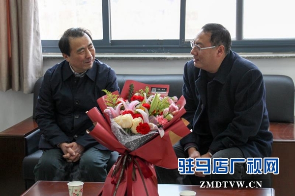 戚存杰到驻马店广播电视台慰问拔尖人才