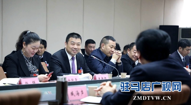 参加驻马店两会的上蔡代表团举行乡土人才座谈会