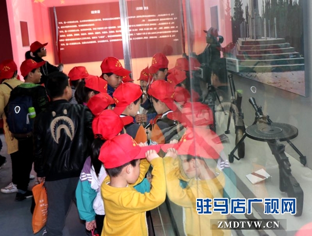 驻马店本心国际艺术教育举行纪念活动 缅怀革命先烈