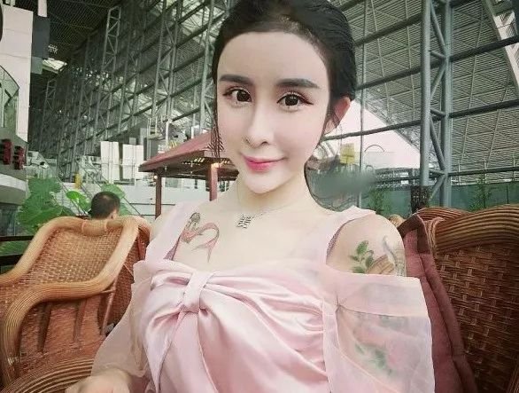 当红小花眼瞎了?找了个宝藏男友,假结婚还出轨