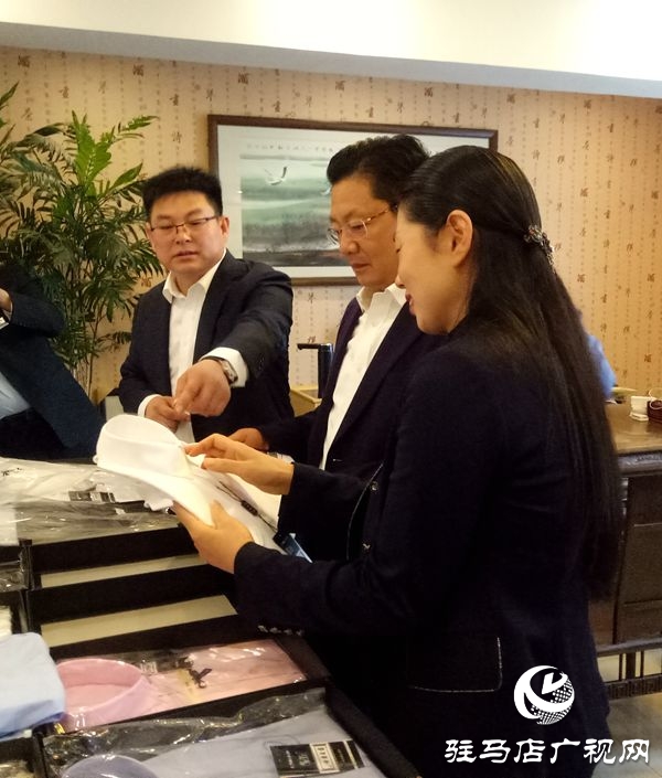 朱是西调研霸王爵士服饰公司