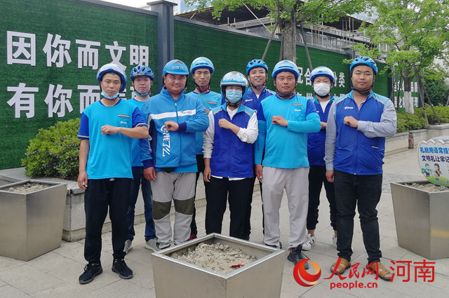 汤阴3位快递小哥火了 网友:河南小伙好样的