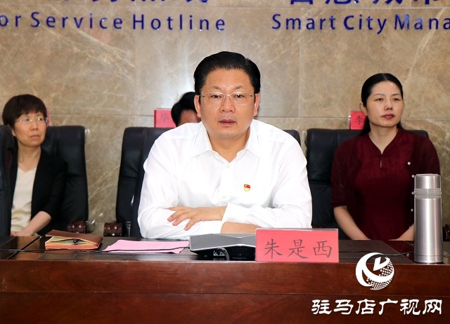 市长朱是西接听“12345”政务服务热线并现场批示