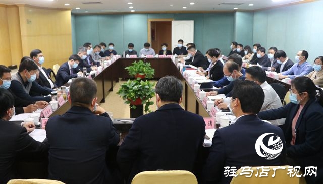 政协委员分组讨论政府工作报告