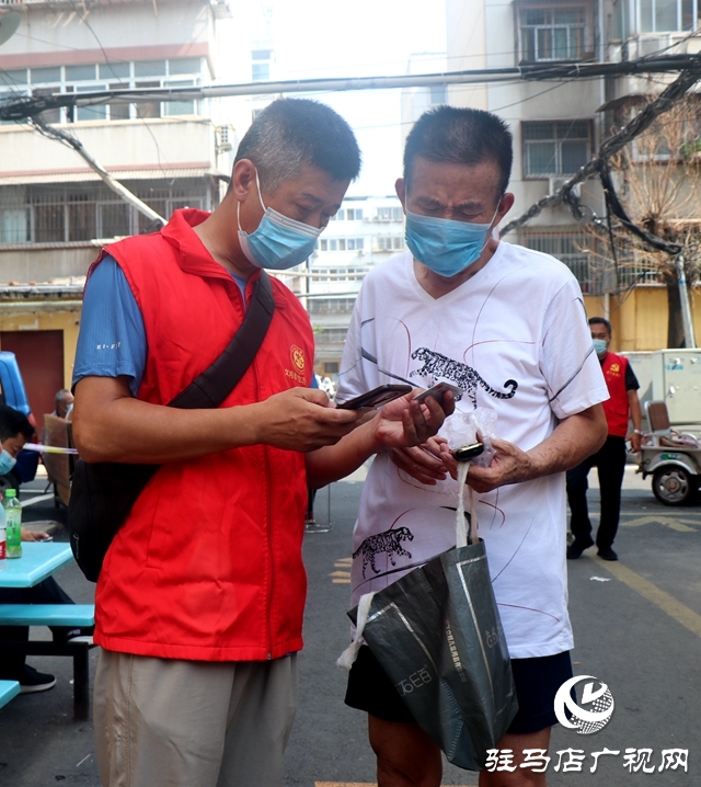 驿城区西园街道办事处前王社区：党员志愿者作表率 无私奉献传递大爱