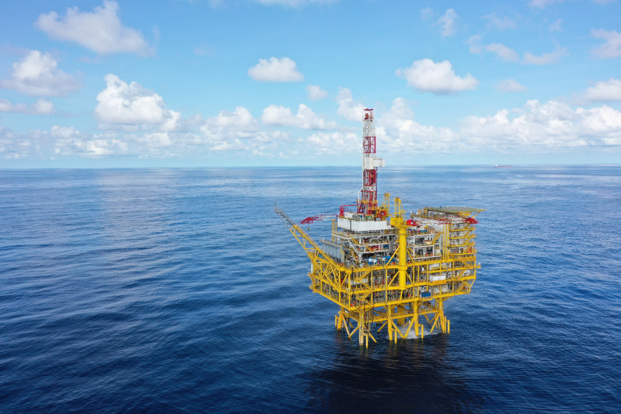 亚洲第一深水导管架平台“海基一号”投用