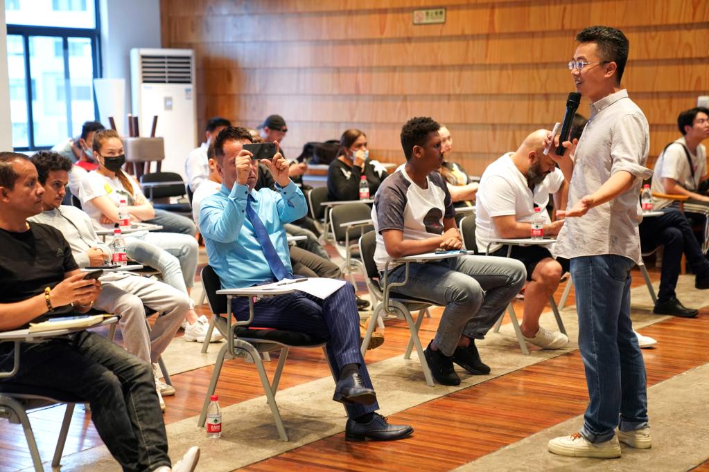 全球连线 | “中国是追梦者的天堂”——一位哥伦比亚商人的十年在华创业路