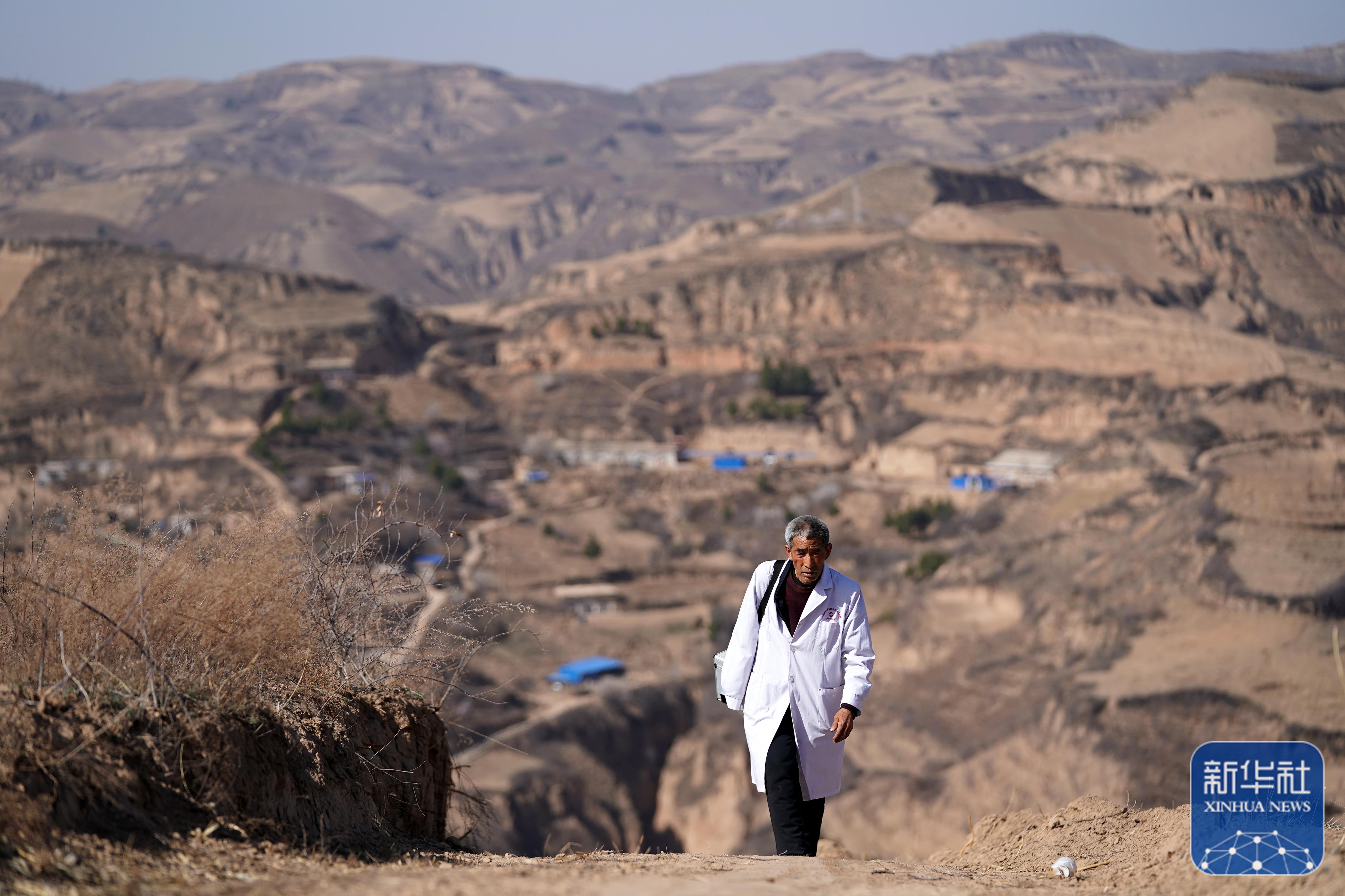 奔向美好生活 | 深化医改着力解决群众看病难、看病贵