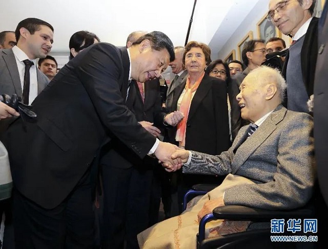 本法文版《论语导读》，习近平说“我们会好好珍藏”｜习主席的国礼故事⑫