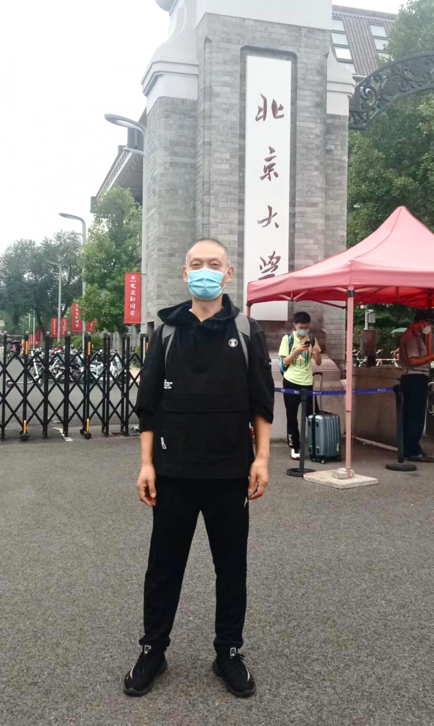  央媒观豫丨&ldquo;送儿上北大&rdquo;的店主，去北大做鸡蛋灌饼了