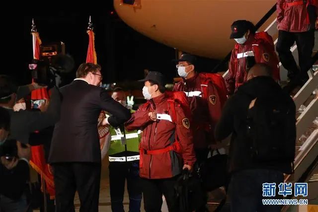 习近平亲手接过的这份证书，引出一段“羊来茶往”佳话|习主席的国礼故事⑬