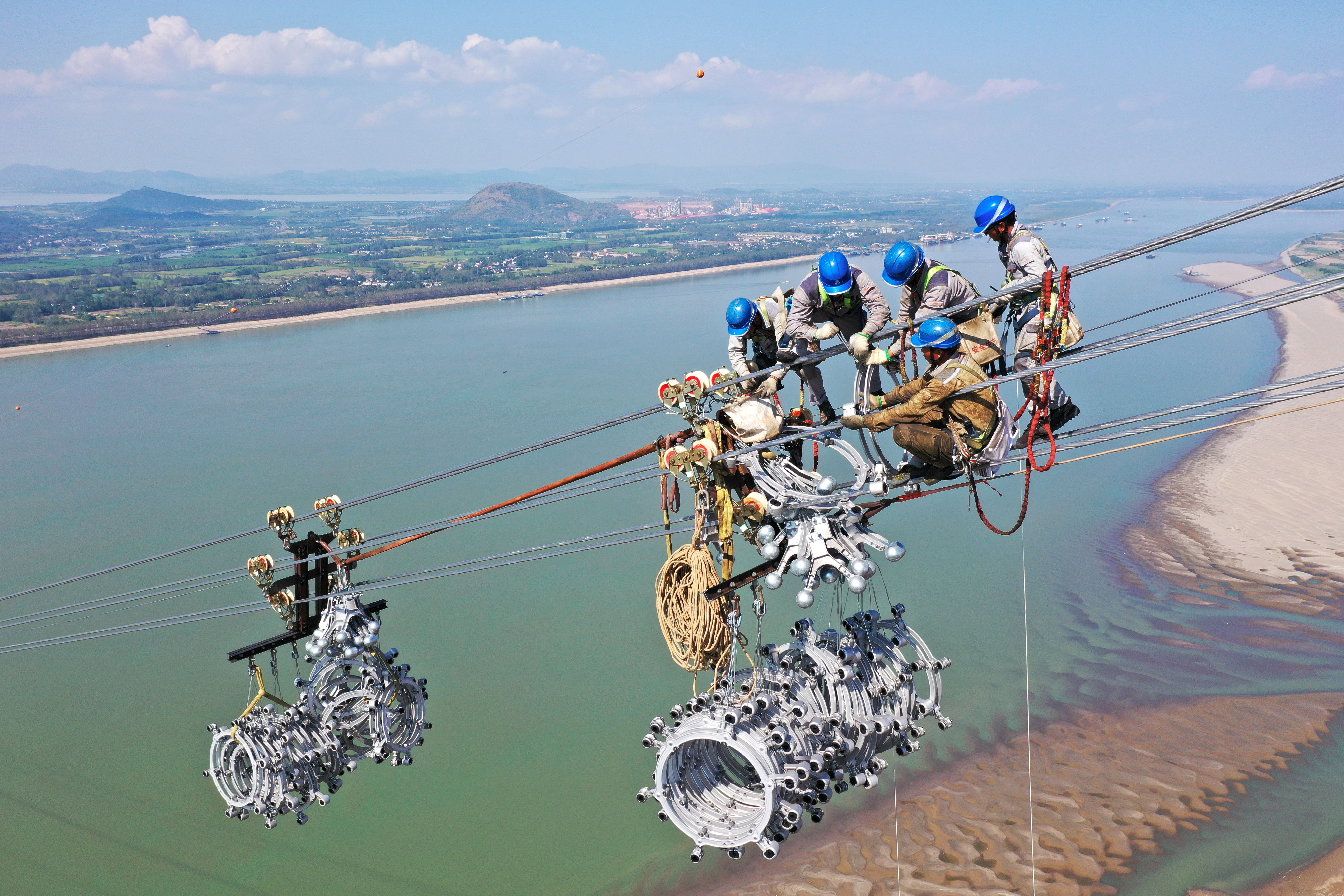 奋力赢得发展新优势——从重大工程建设看中国特色社会主义制度优势