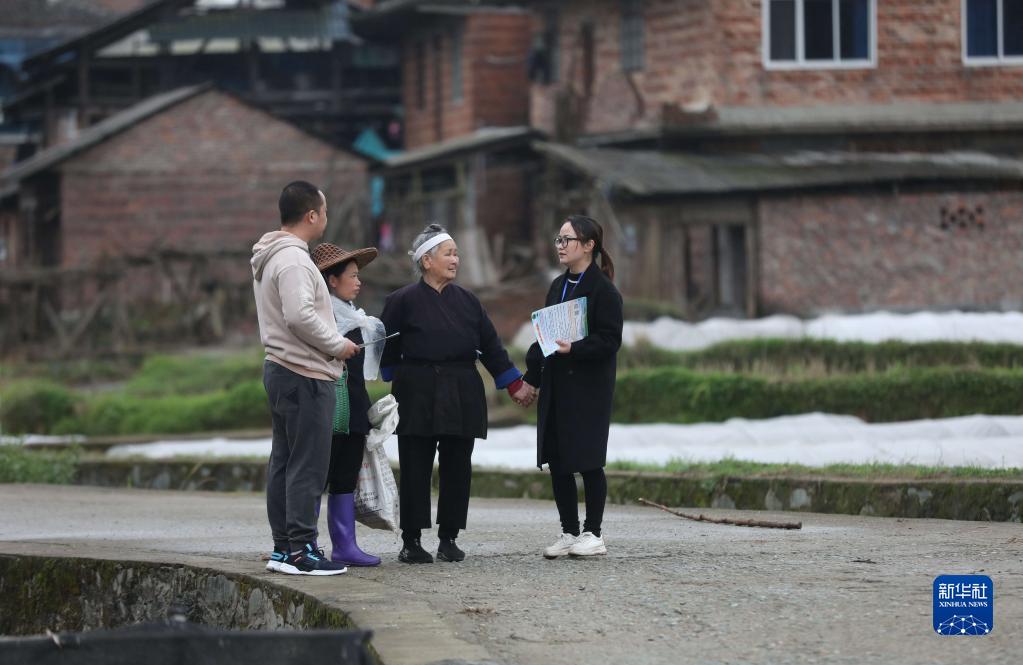 咬定青山不放松——党的十九大以来以习近平同志为核心的党中央贯彻执行中央八项规定、推进作风建设综述 ​​​​​​​