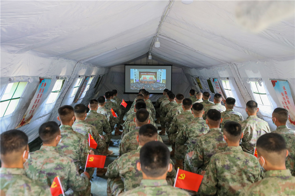 为如期实现建军一百年奋斗目标砥砺奋进——全军官兵认真收听收看党的二十大开幕会并展开学习讨论