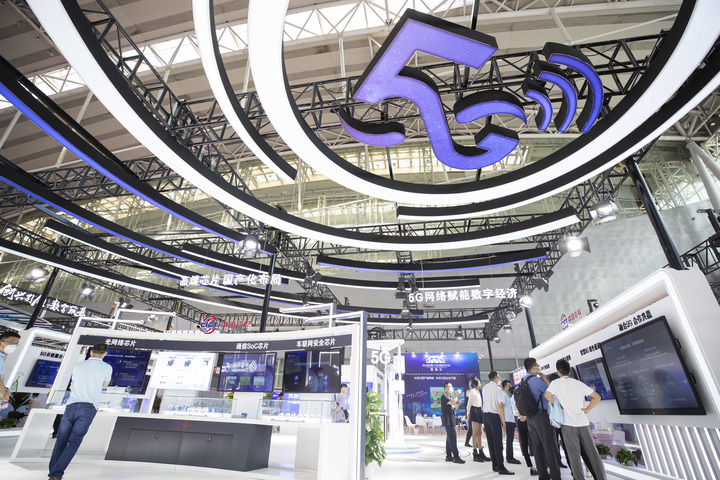 心声与掌声——聆听党的二十大报告