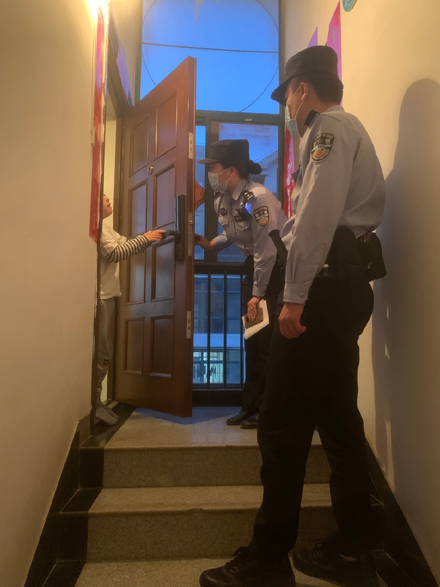 二十大时光·新时代的约定⑤丨90后女警官的“小目标”: 辖区住户叫着一起吃杂面条