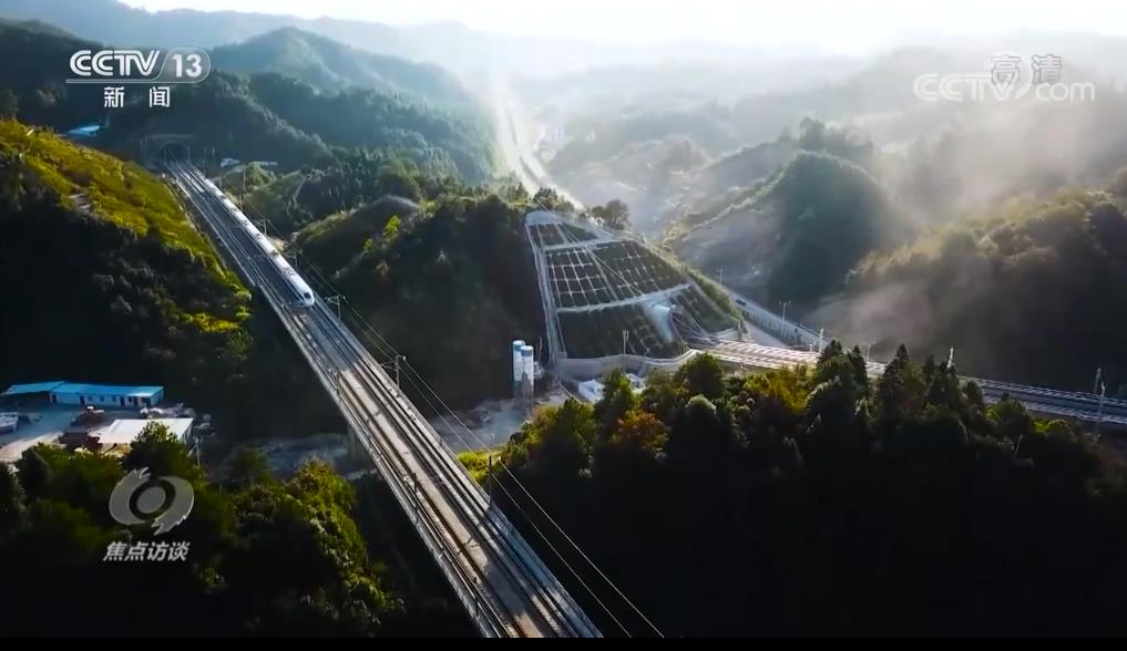 焦点访谈：奋斗 新的伟业 中国道路 复兴蓝图