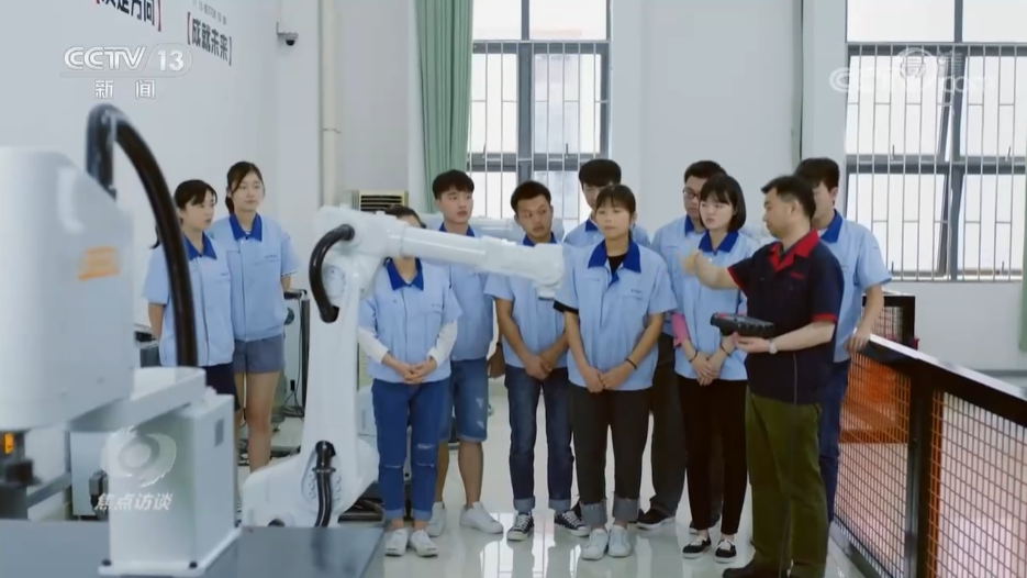 焦点访谈：奋斗 新的伟业 科教兴国 人才强国