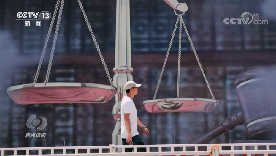 时政现场说丨红旗引领 精神永在