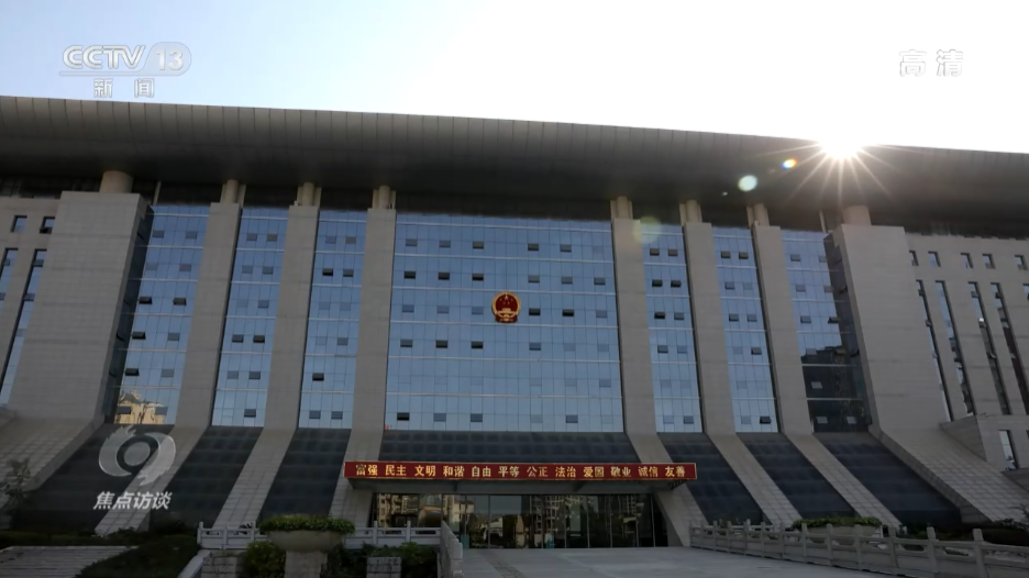 时政现场说丨红旗引领 精神永在