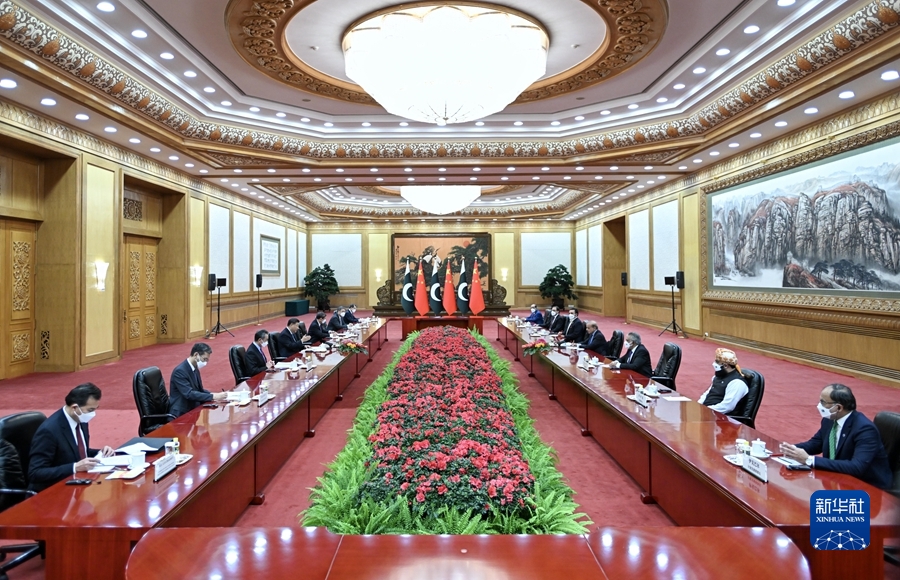 习近平会见巴基斯坦总理夏巴兹 