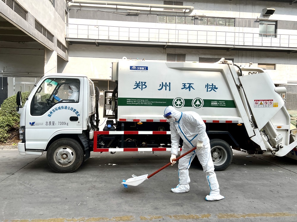 直击郑州富士康一线丨清洁卫士来增援了，整洁的家在归来