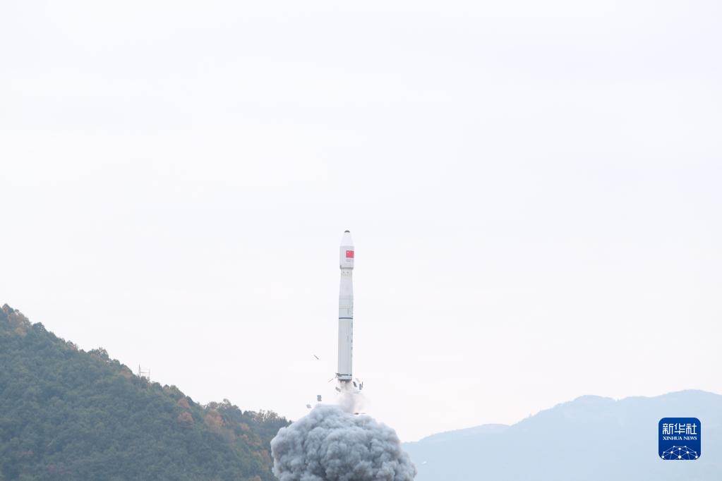 我国成功发射试验二十一号卫星