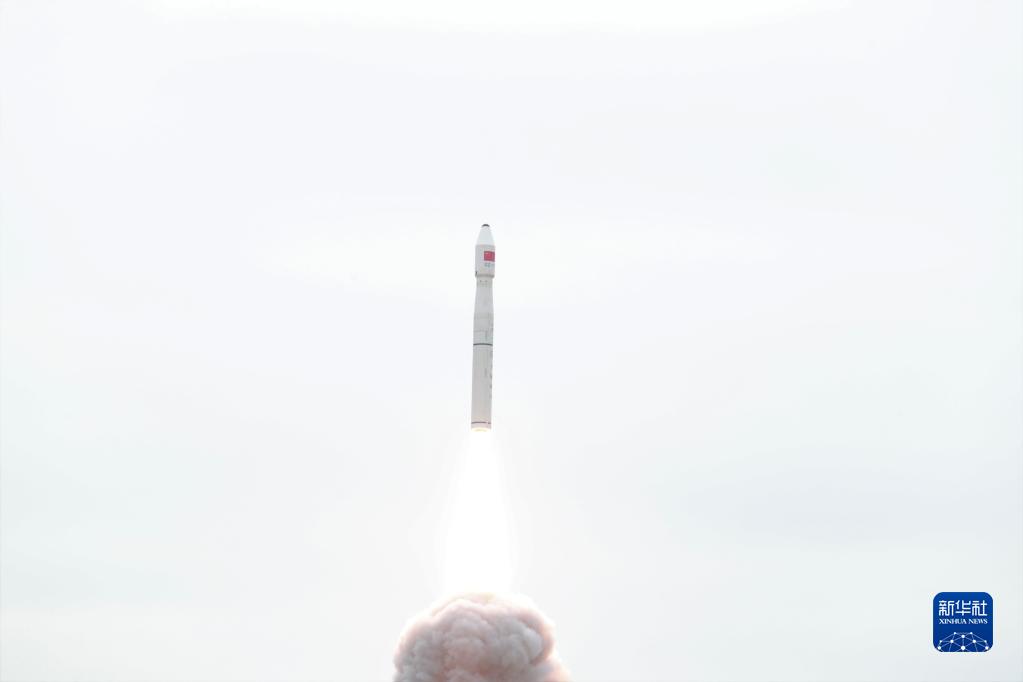 我国成功发射试验二十一号卫星