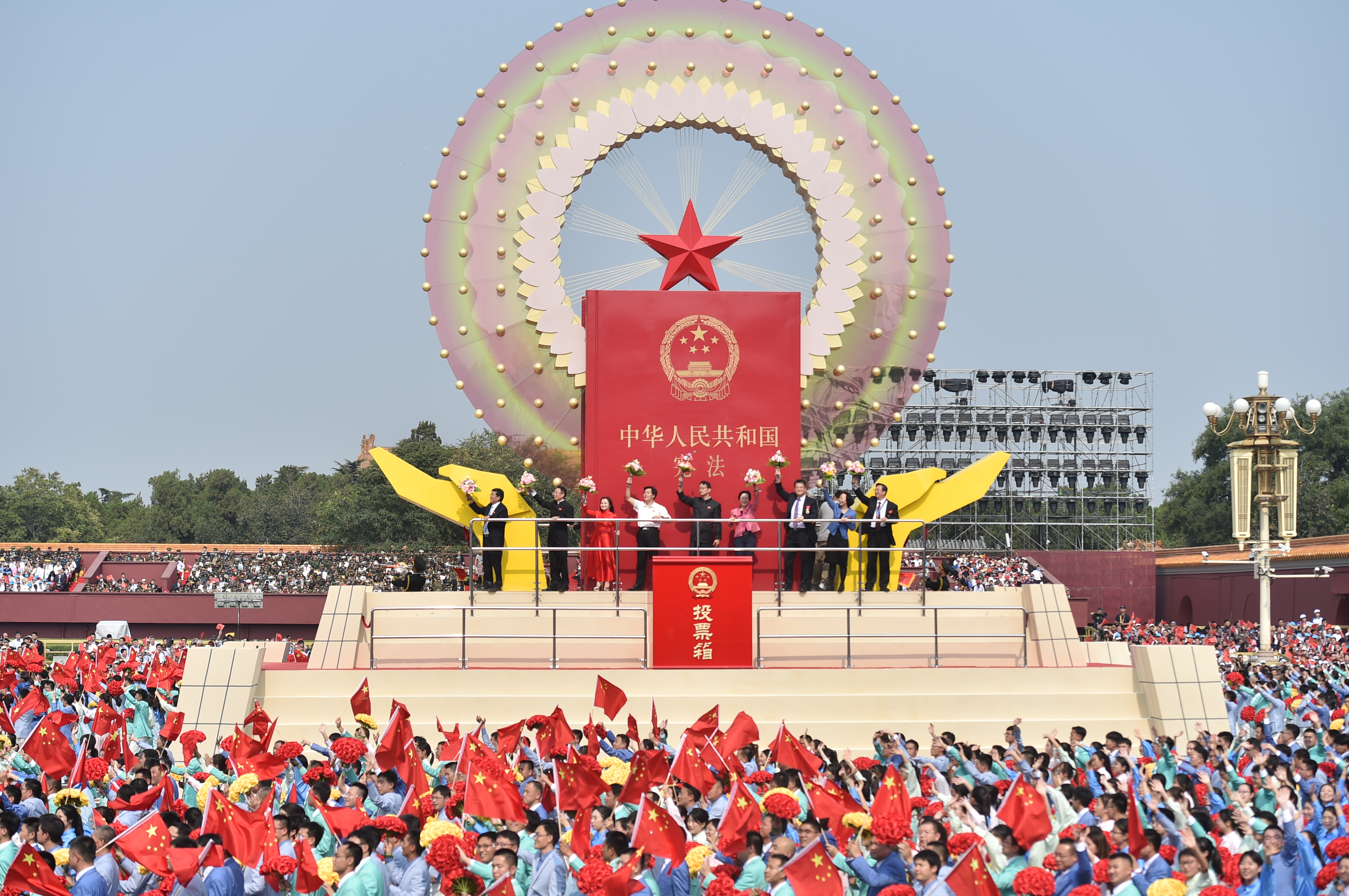 联播+|习近平这篇文章 为新时代中国宪法实践指明路径