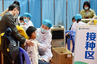 “大象帮·防疫问答”⑦喝酒防新冠?发烧要喝电解质水饮 料?别再被这些传言误导了