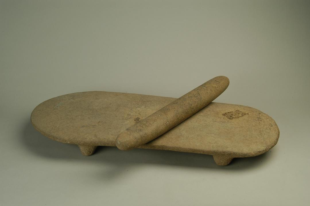 史话河南·追迹文明丨 8000 年前的石磨盘有何特别？裴李岗 遗址发掘者这样说