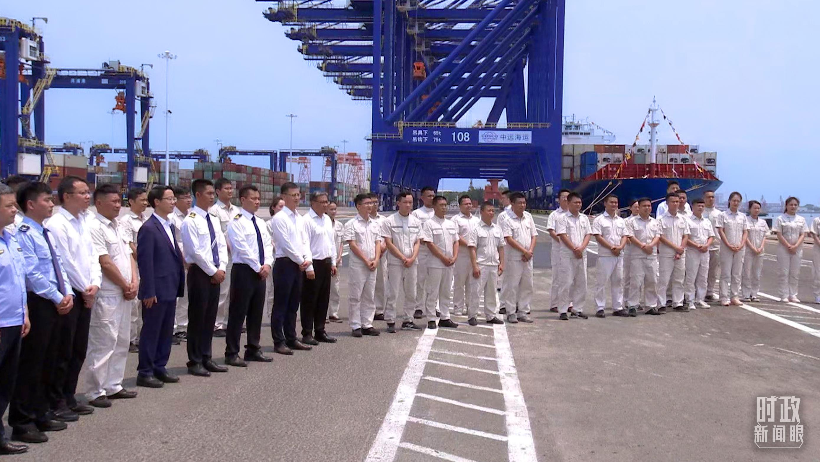 时政新闻眼丨习近平主席第10次发表新年贺词：&ldquo;让明天的中国更美好&rdquo;|独家看点|习主席书架上的照片上新了