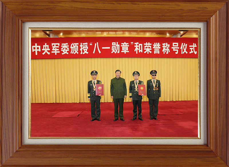 聆听新年贺词，读懂相框里的故事