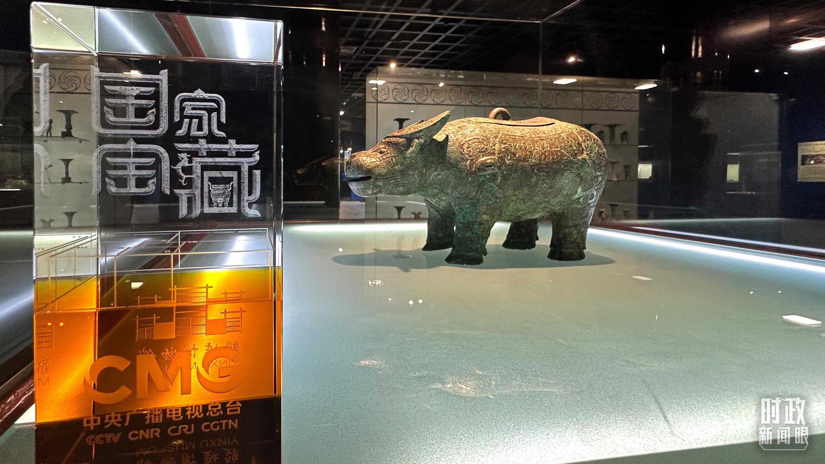 时政新闻眼丨习近平主席第10次发表新年贺词：&ldquo;让明天的中国更美好&rdquo;|独家看点|习主席书架上的照片上新了