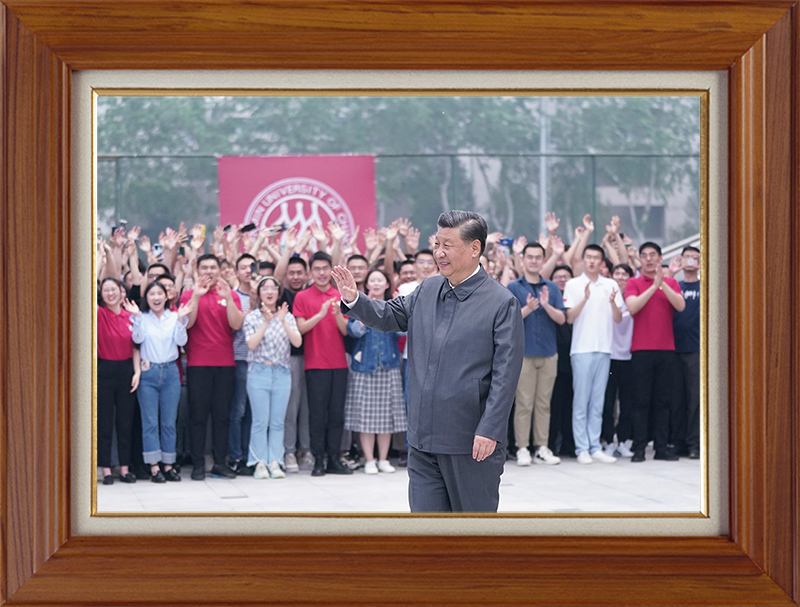 聆听新年贺词，读懂相框里的故事