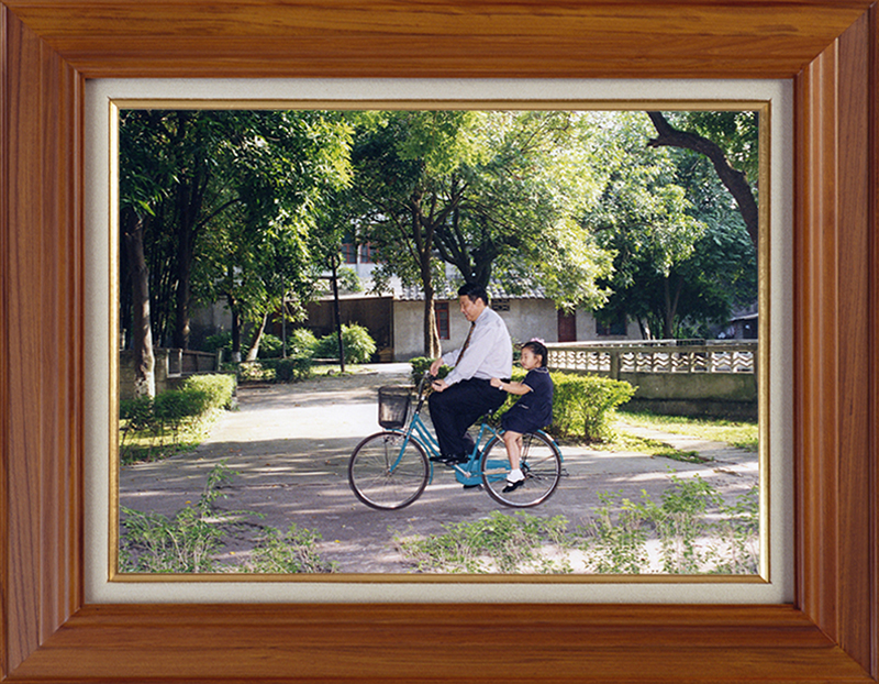 聆听新年贺词，读懂相框里的故事