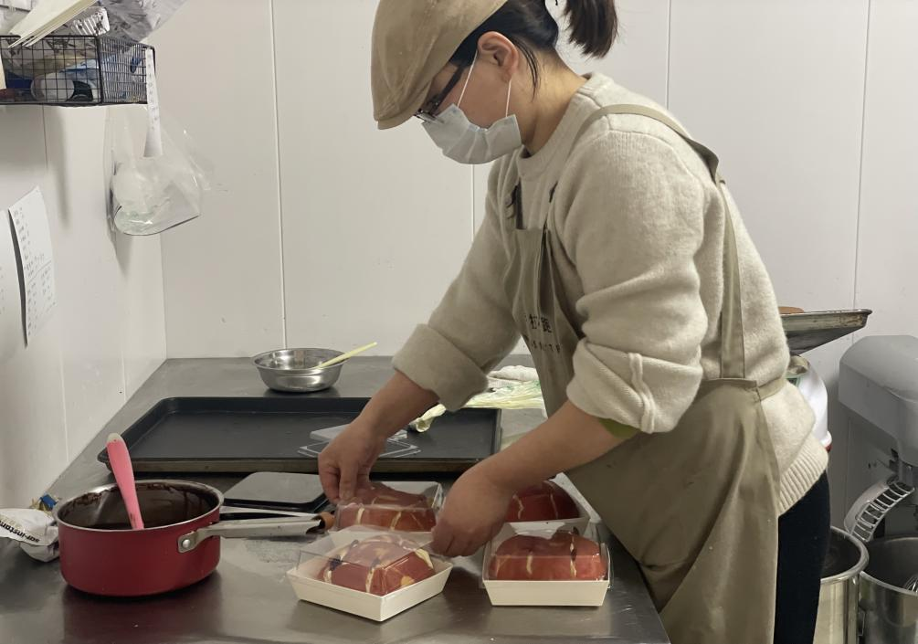 央媒观豫丨这家“无声”面包店 背后还有更多故事