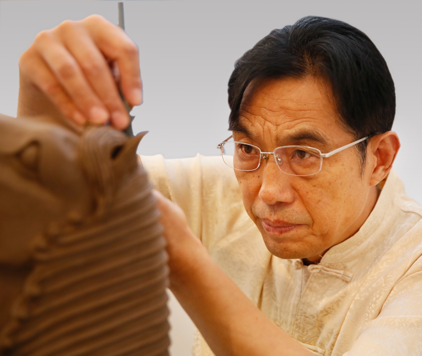 中国梦·大国工匠篇丨专注40年传统技艺恢复 高水旺的“蜻蜓翅膀”让唐三彩再“振翅高飞”