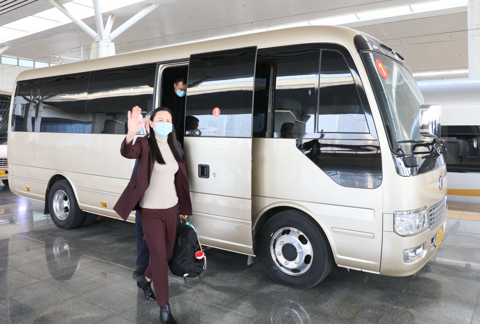 向春而行！住豫全国政协委员启程赴京参会